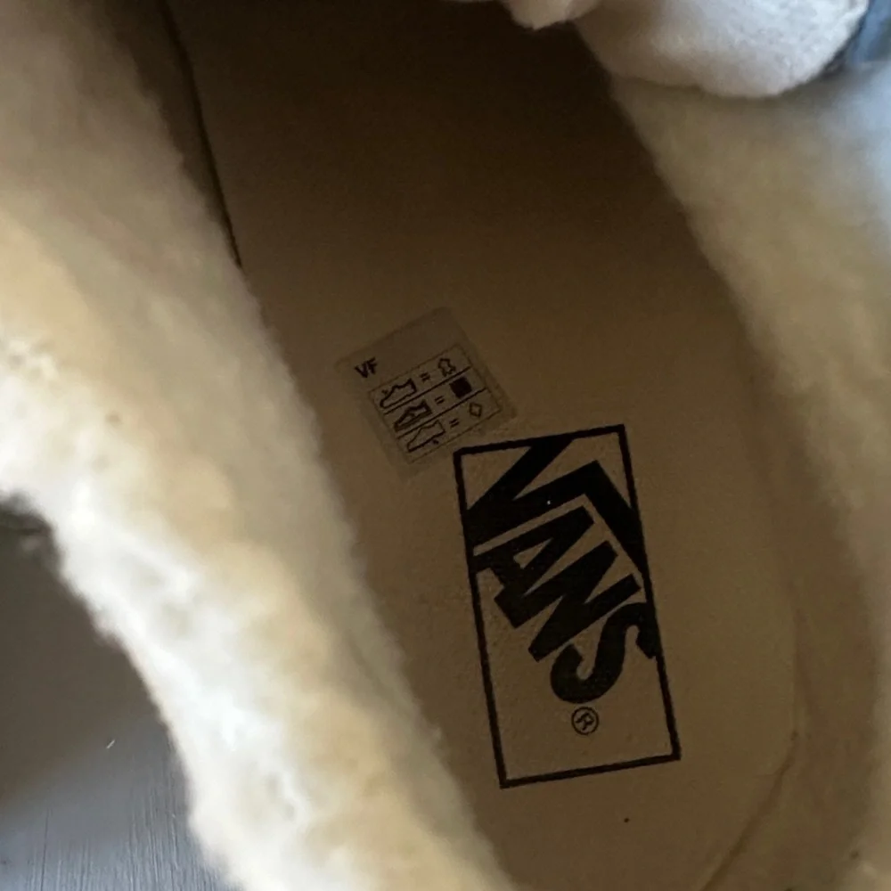 Vans High-Top Sneakers with Shearling Lining - Picture 7 of 7